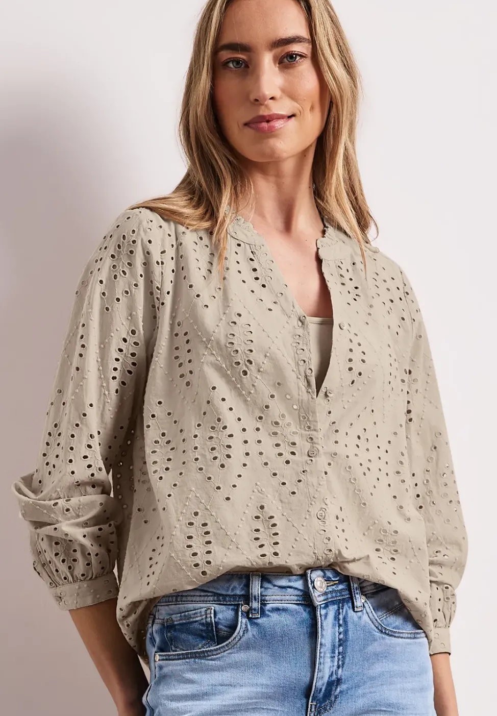 Bluse mit Split Neck und Shiffley-Muster