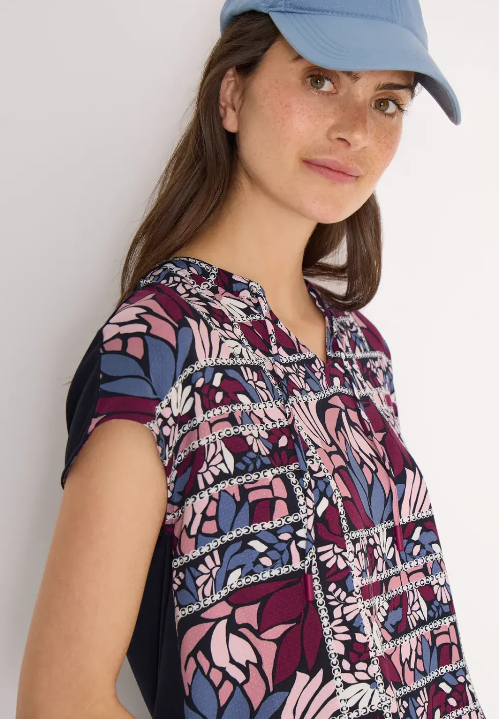 Bluse mit Split Neck und Strukturmix