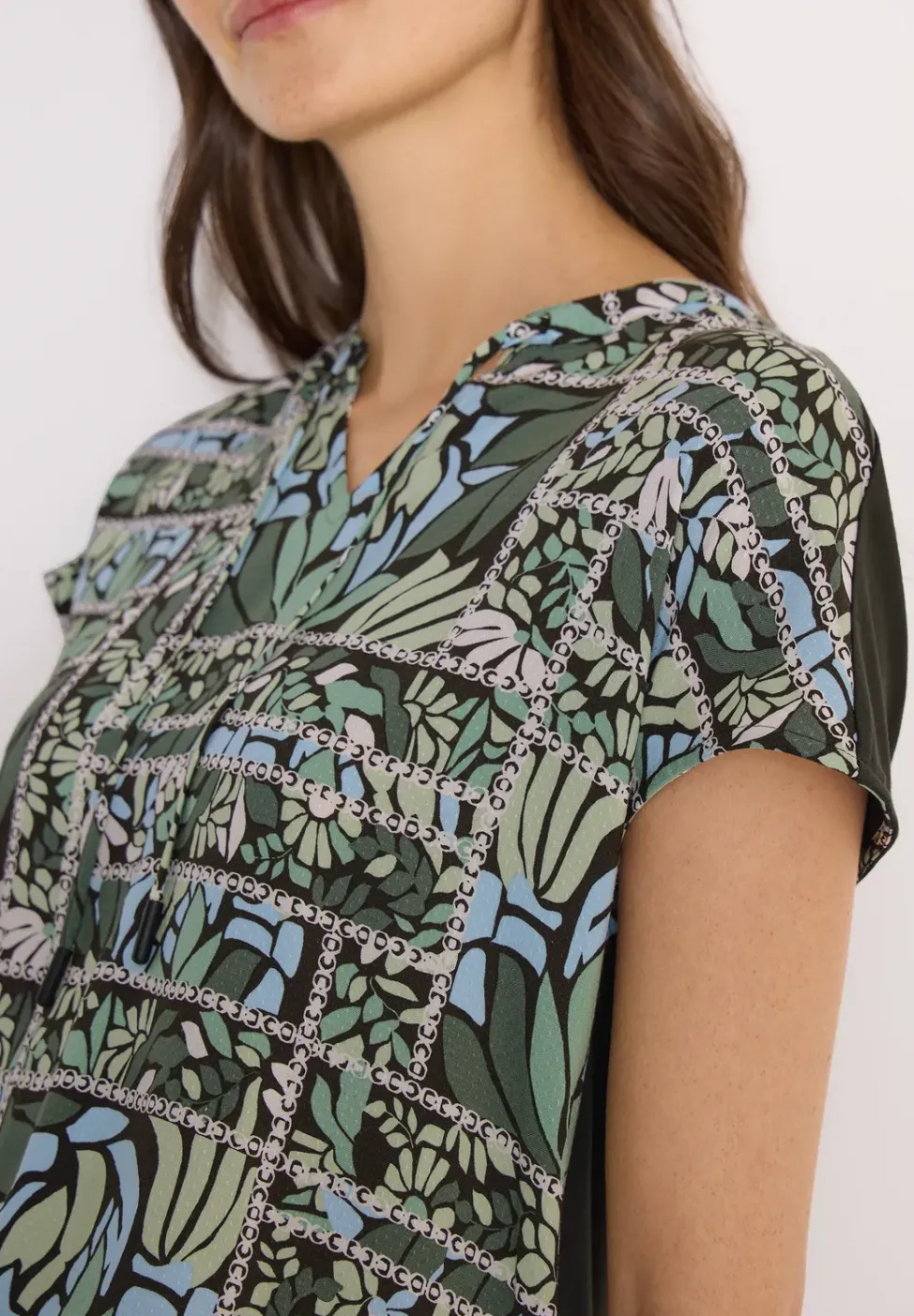 Bluse mit Split Neck und Strukturmix