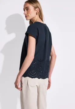 Bluse mit Stickerei