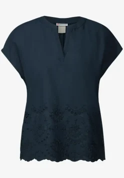 Bluse mit Stickerei