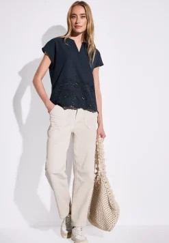 Bluse mit Stickerei