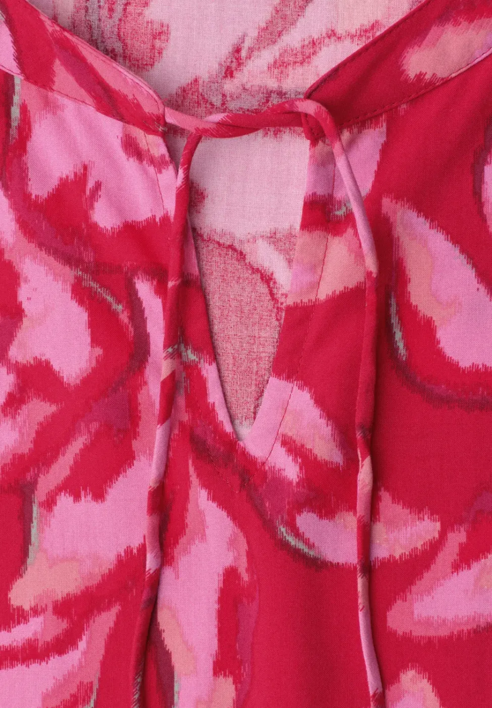 Blusenshirt mit Split Neck und Smokdetail
