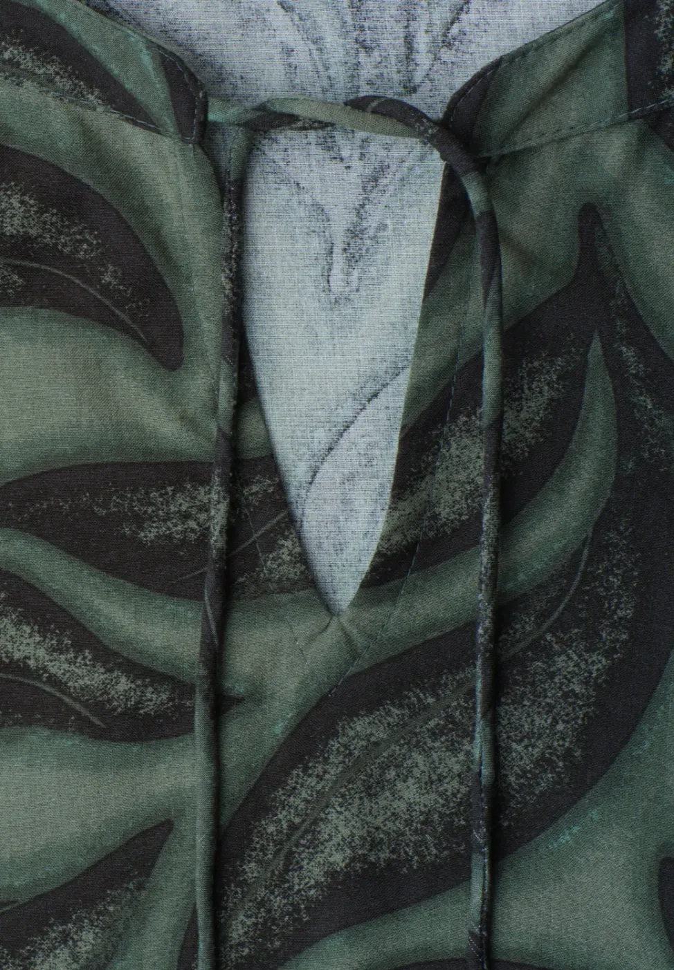Blusenshirt mit Split Neck und Smokdetail