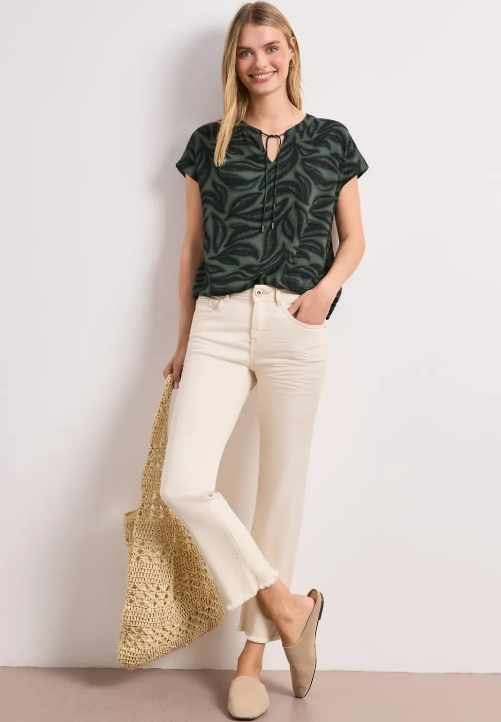 Blusenshirt mit Split Neck und Smokdetail