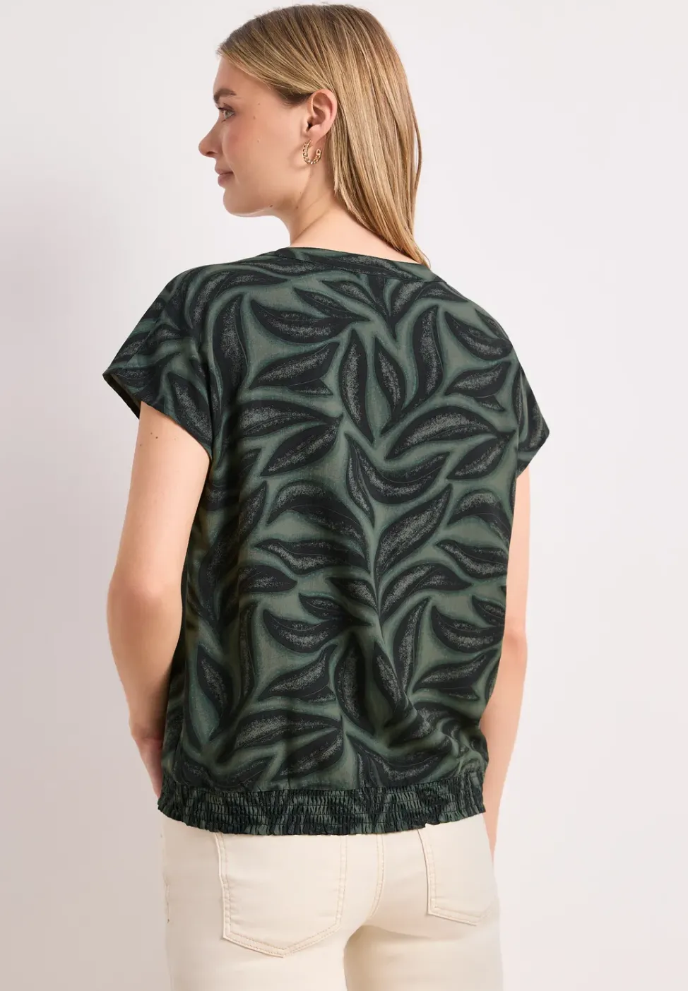 Blusenshirt mit Split Neck und Smokdetail