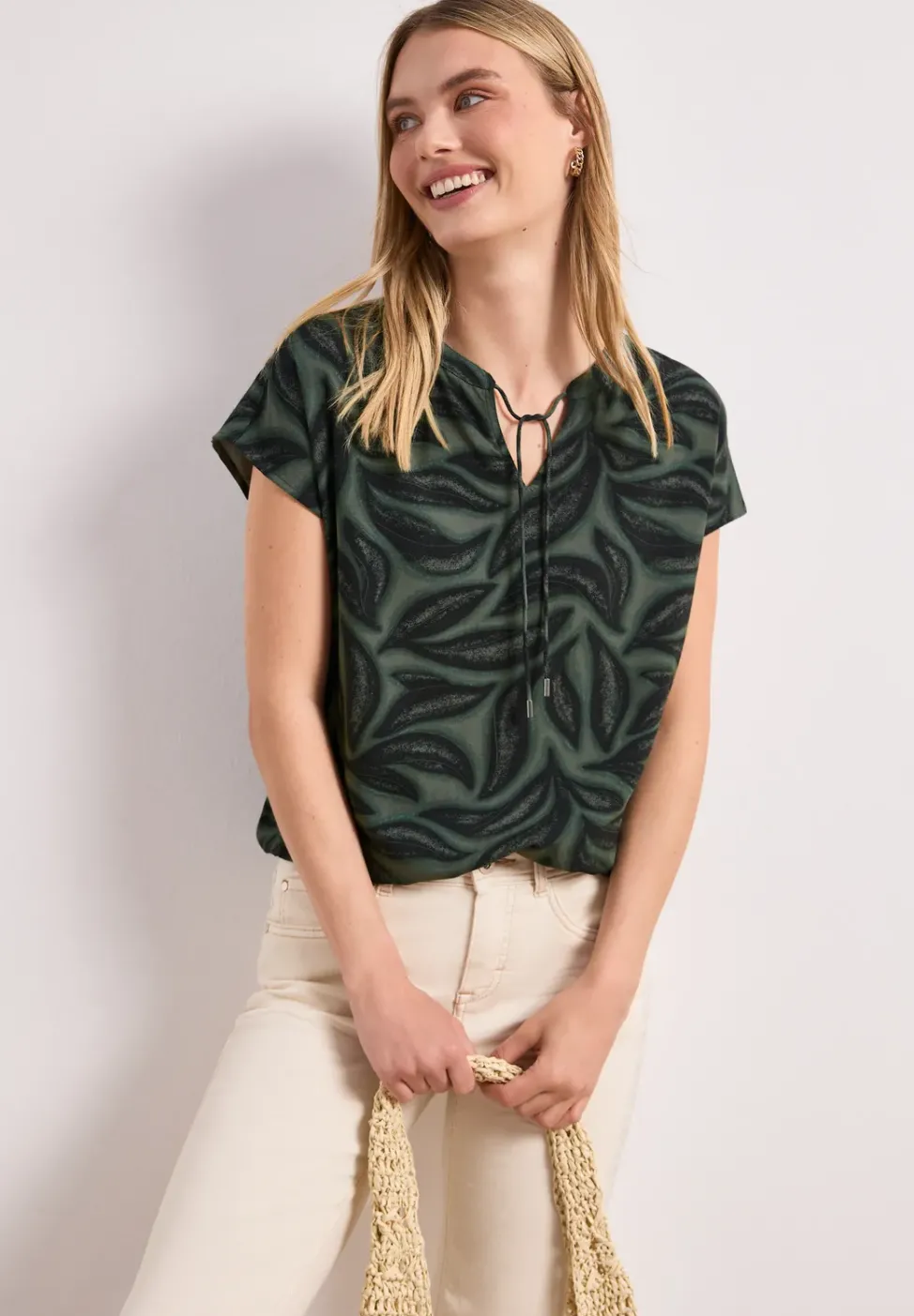 Blusenshirt mit Split Neck und Smokdetail