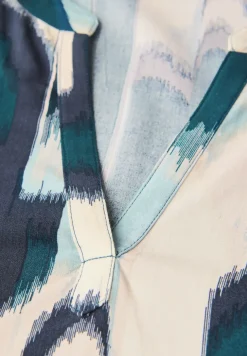 Blusenshirt mit Ikat Print