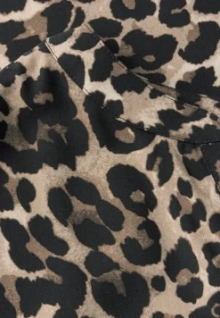 Blusenshirt mit Leo-Muster
