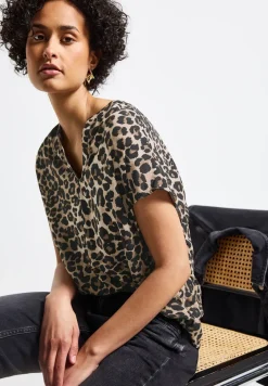 Blusenshirt mit Leo-Muster