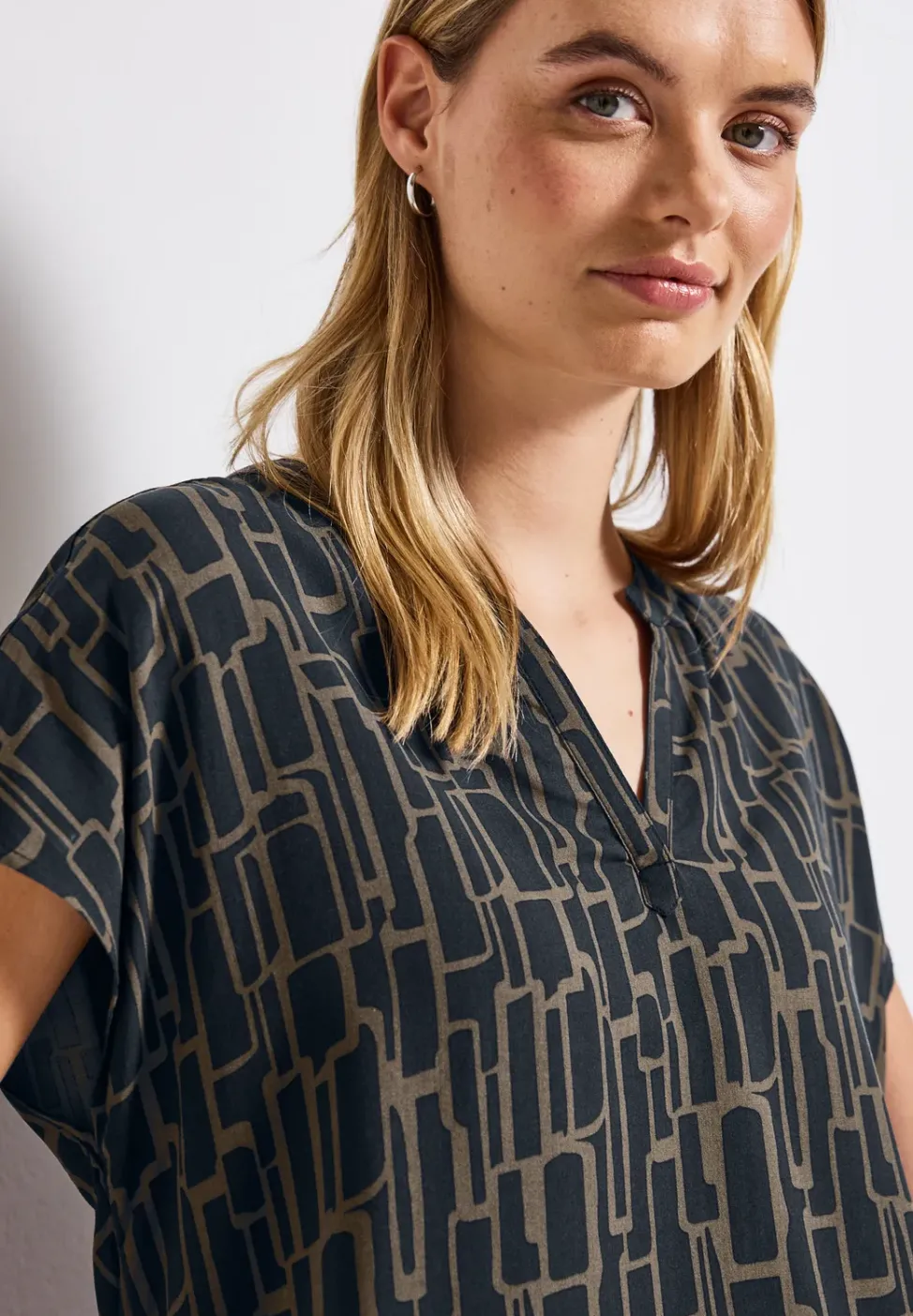 Blusenshirt mit Puzzle Print