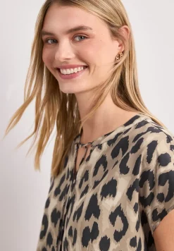 Blusenshirt mit Split Neck und Smokdetail