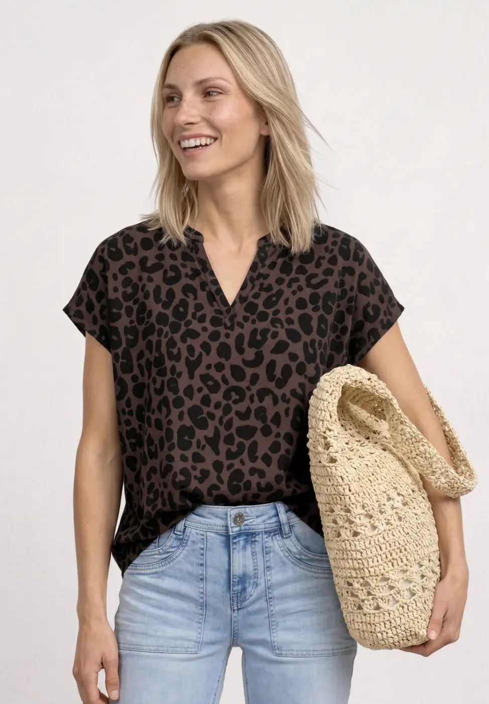 Blusenshirt mit Split Neck und Leo-Muster