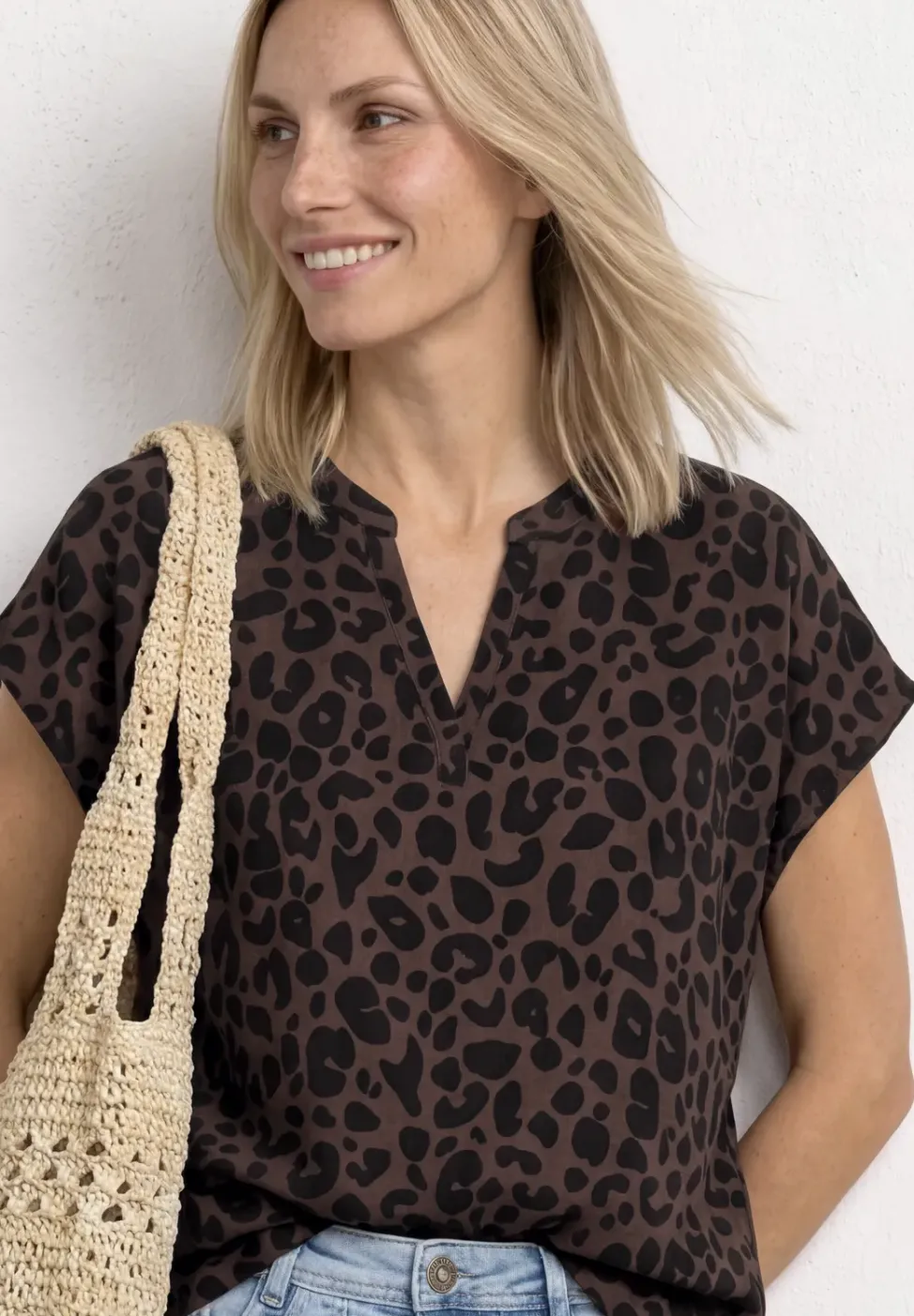 Blusenshirt mit Split Neck und Leo-Muster