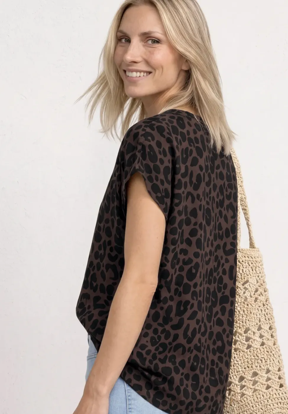 Blusenshirt mit Split Neck und Leo-Muster