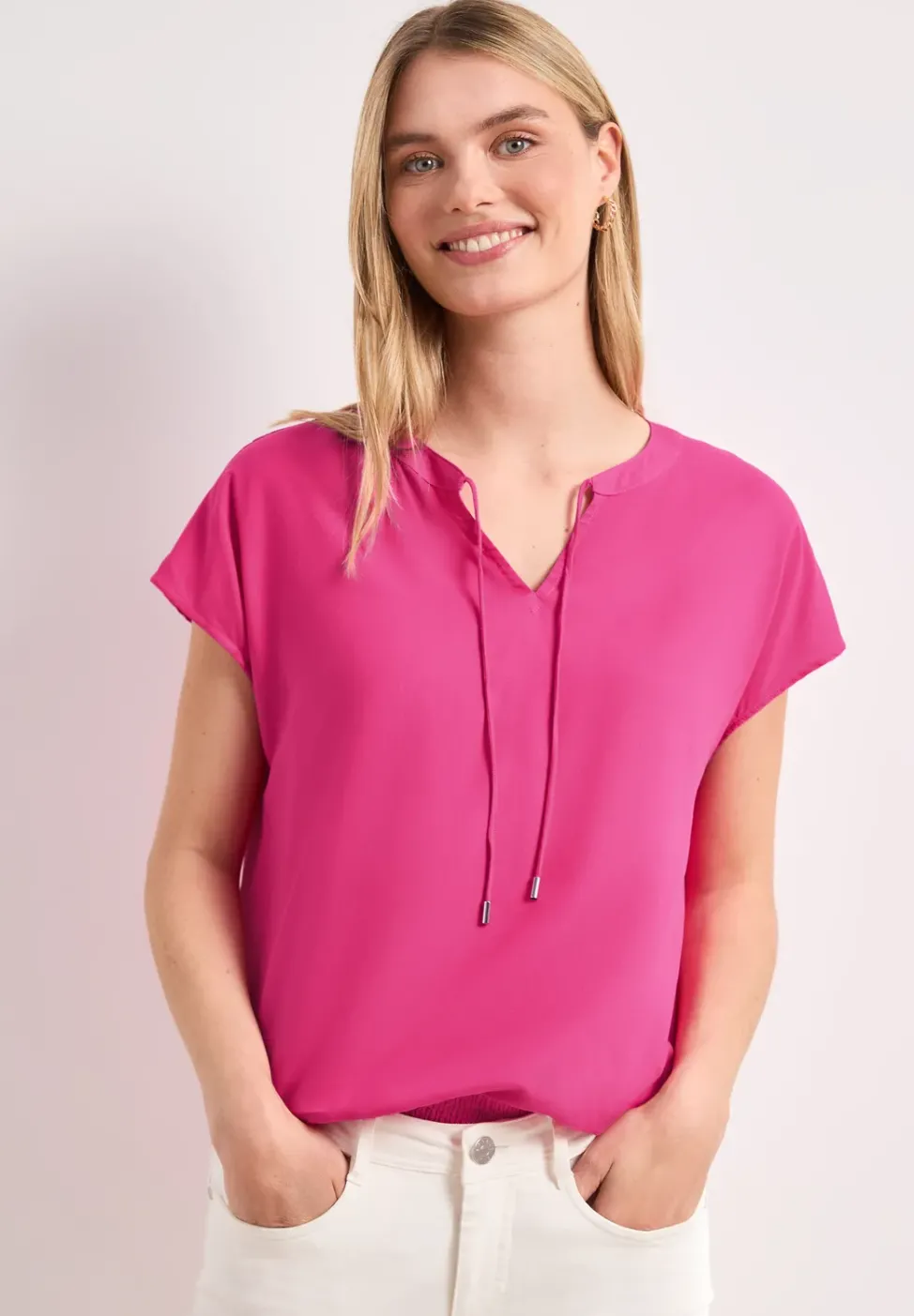 Blusenshirt mit Split Neck und Smokdetail