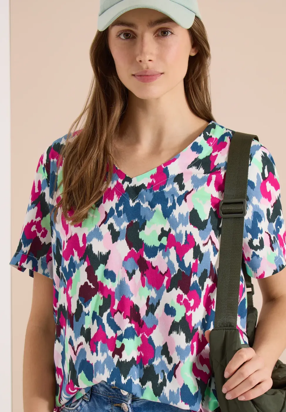 Blusenshirt mit V-Neck und Knoten