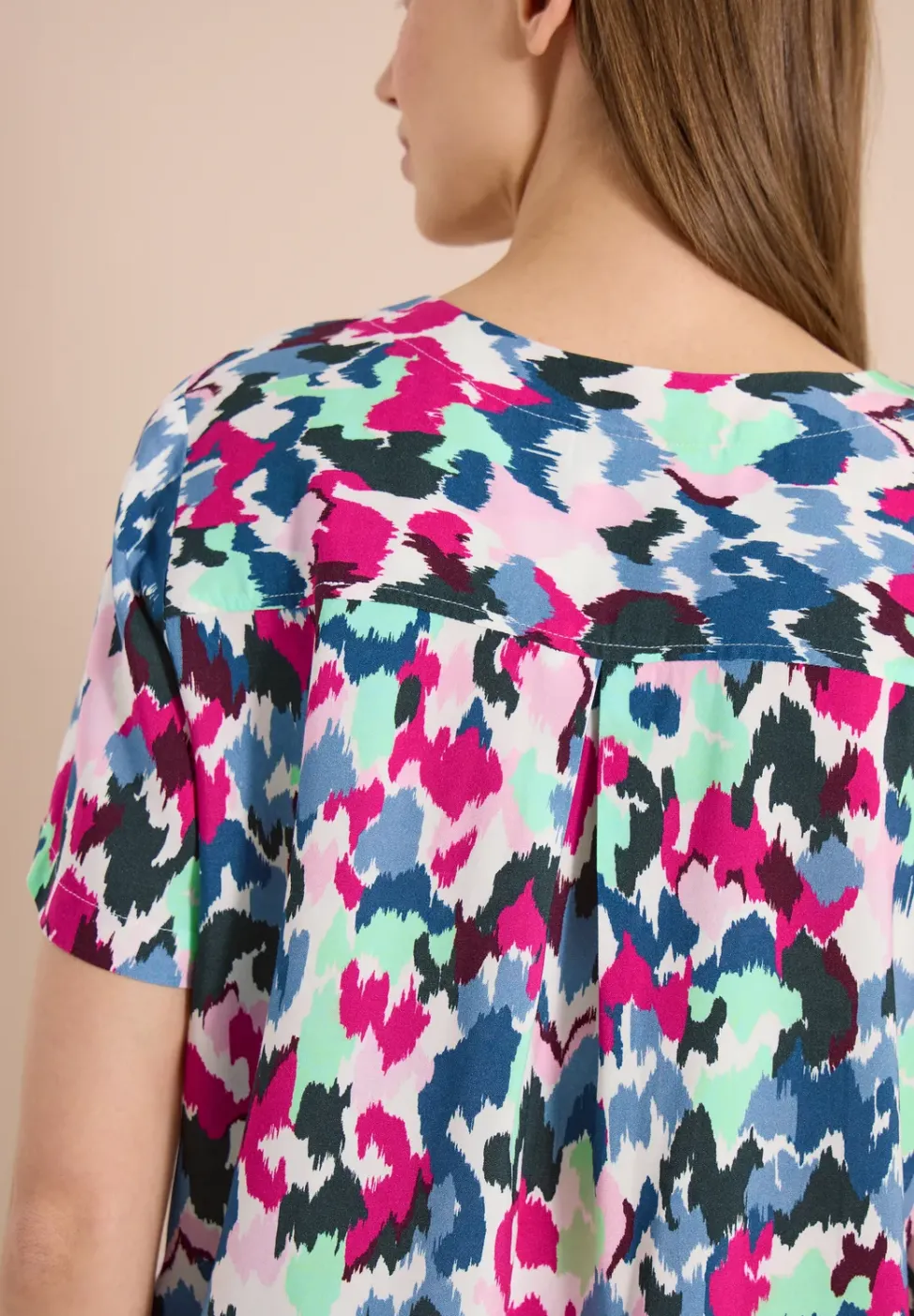 Blusenshirt mit V-Neck und Knoten