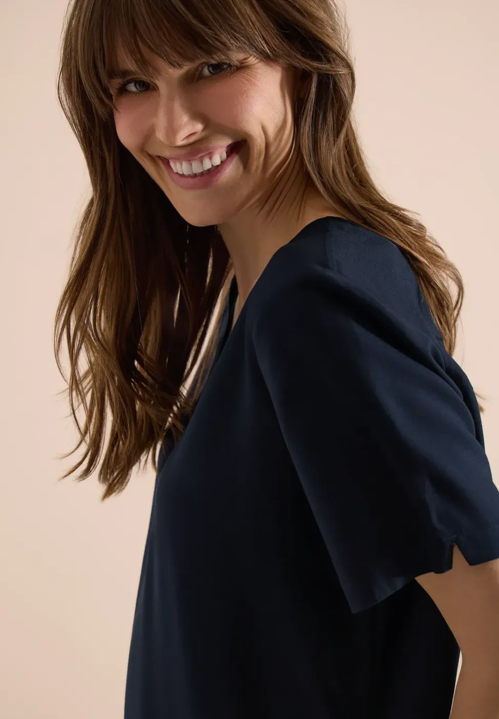Blusenshirt mit V-Neck und Knoten