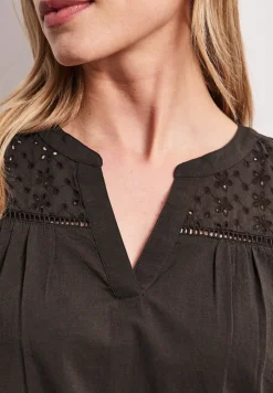 Blusentop mit Split Neck und Shiffleydetails