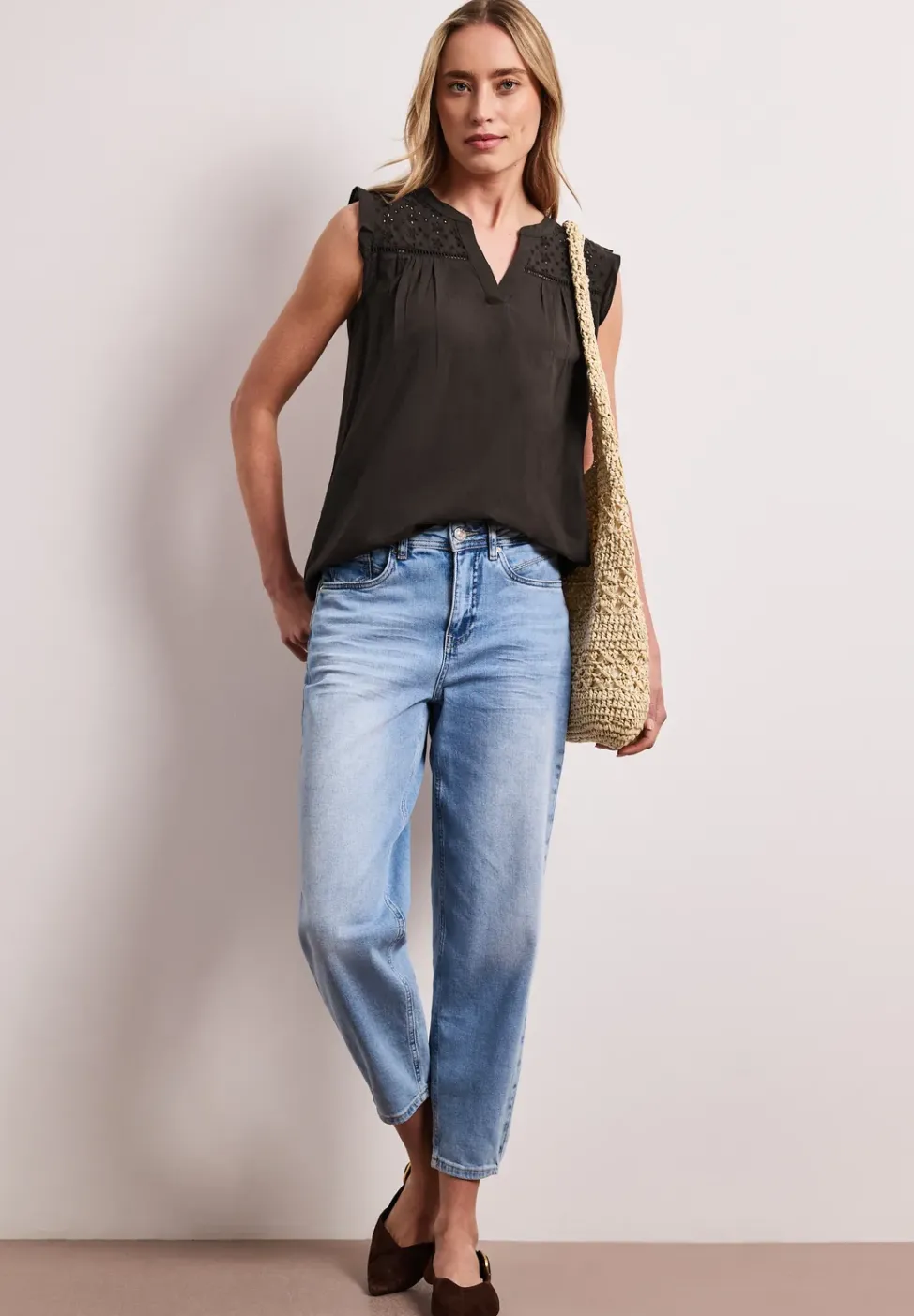 Blusentop mit Split Neck und Shiffleydetails