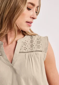 Blusentop mit Split Neck und Shiffleydetails