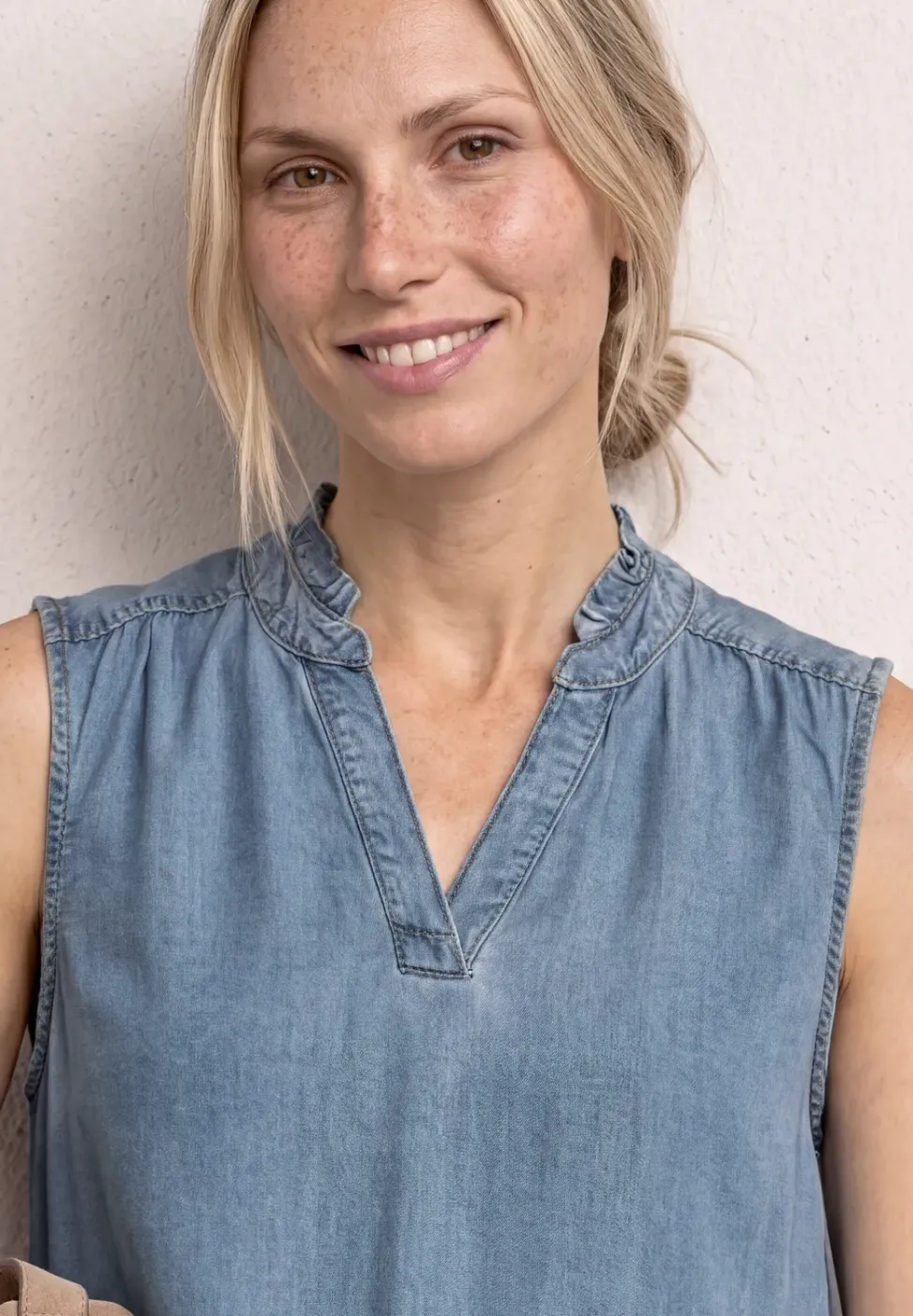 Blusentop mit Rüschen im Denim-Look