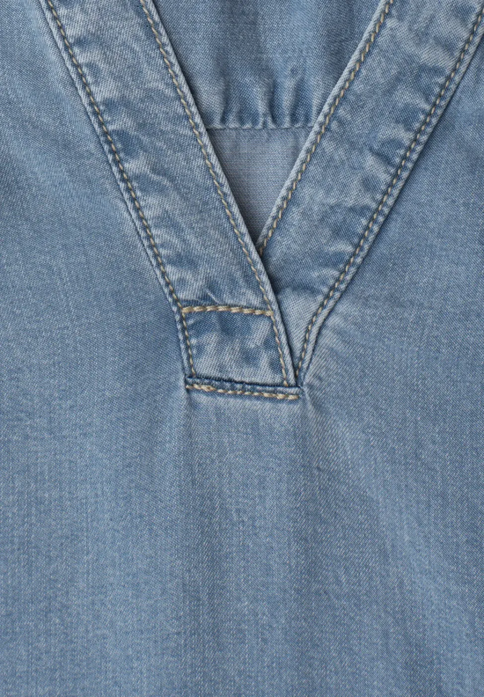 Blusentop mit Rüschen im Denim-Look
