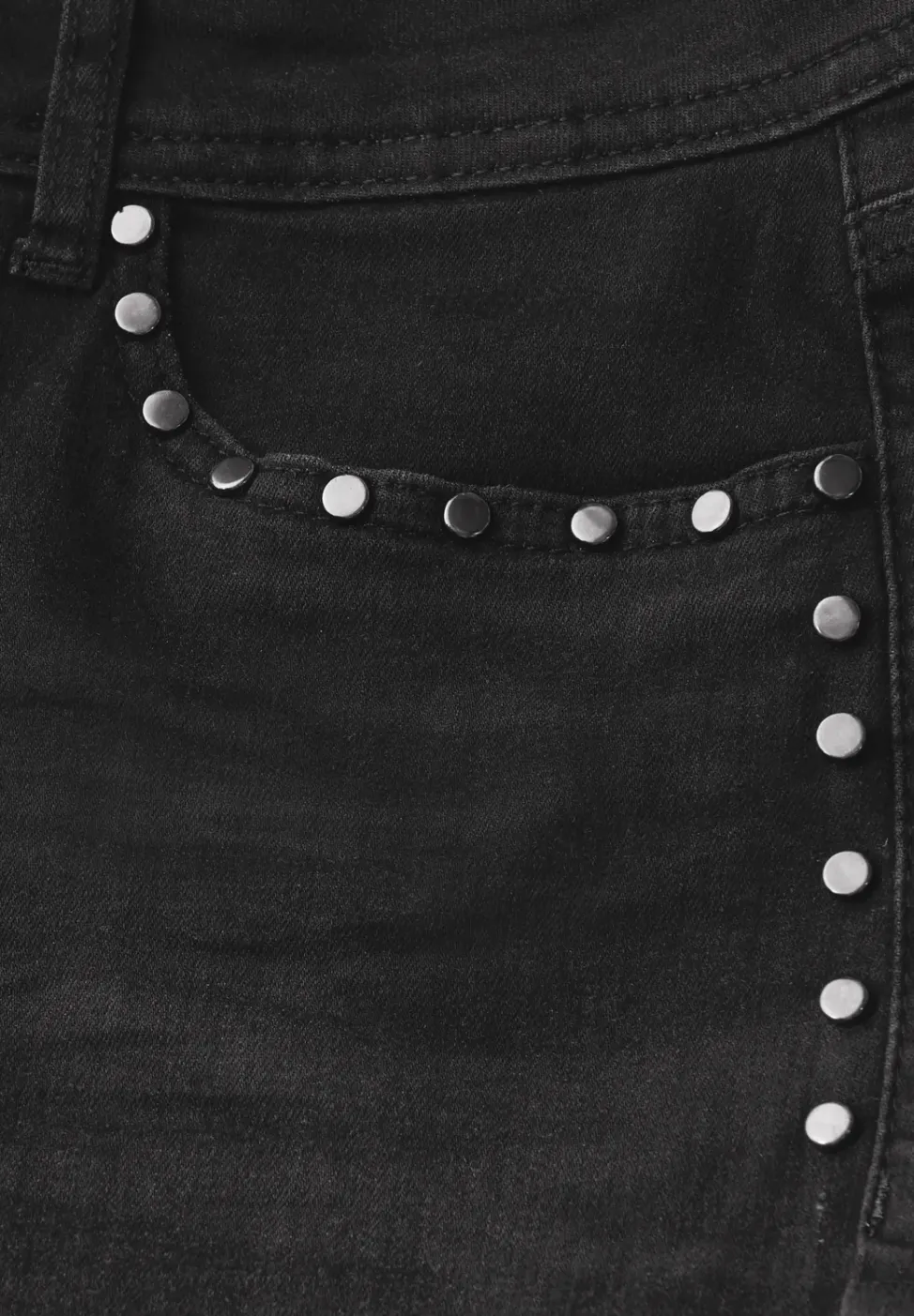 Bootcut Jeans mit Nieten