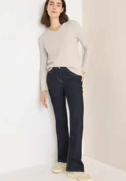 Bouclé V-Neck Pullover