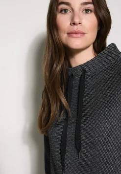 Bouclé-Kleid