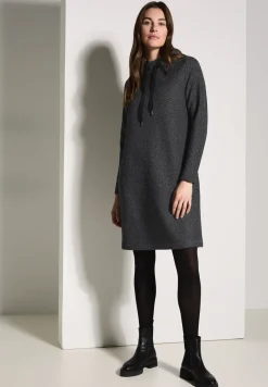 Bouclé-Kleid