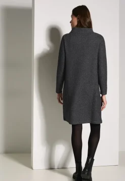 Bouclé-Kleid