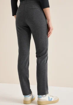 Casual Fit Hose