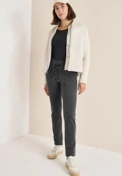 Casual Fit Hose