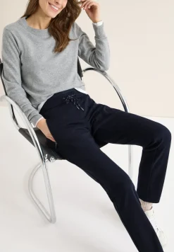 Casual Fit Hose