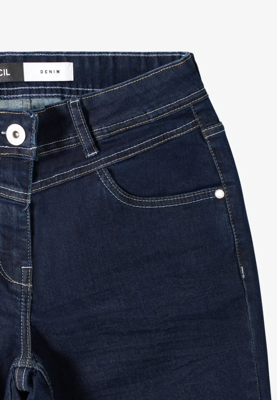 Casual Fit Rinsed Jeans