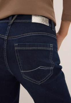 Casual Fit Rinsed Jeans