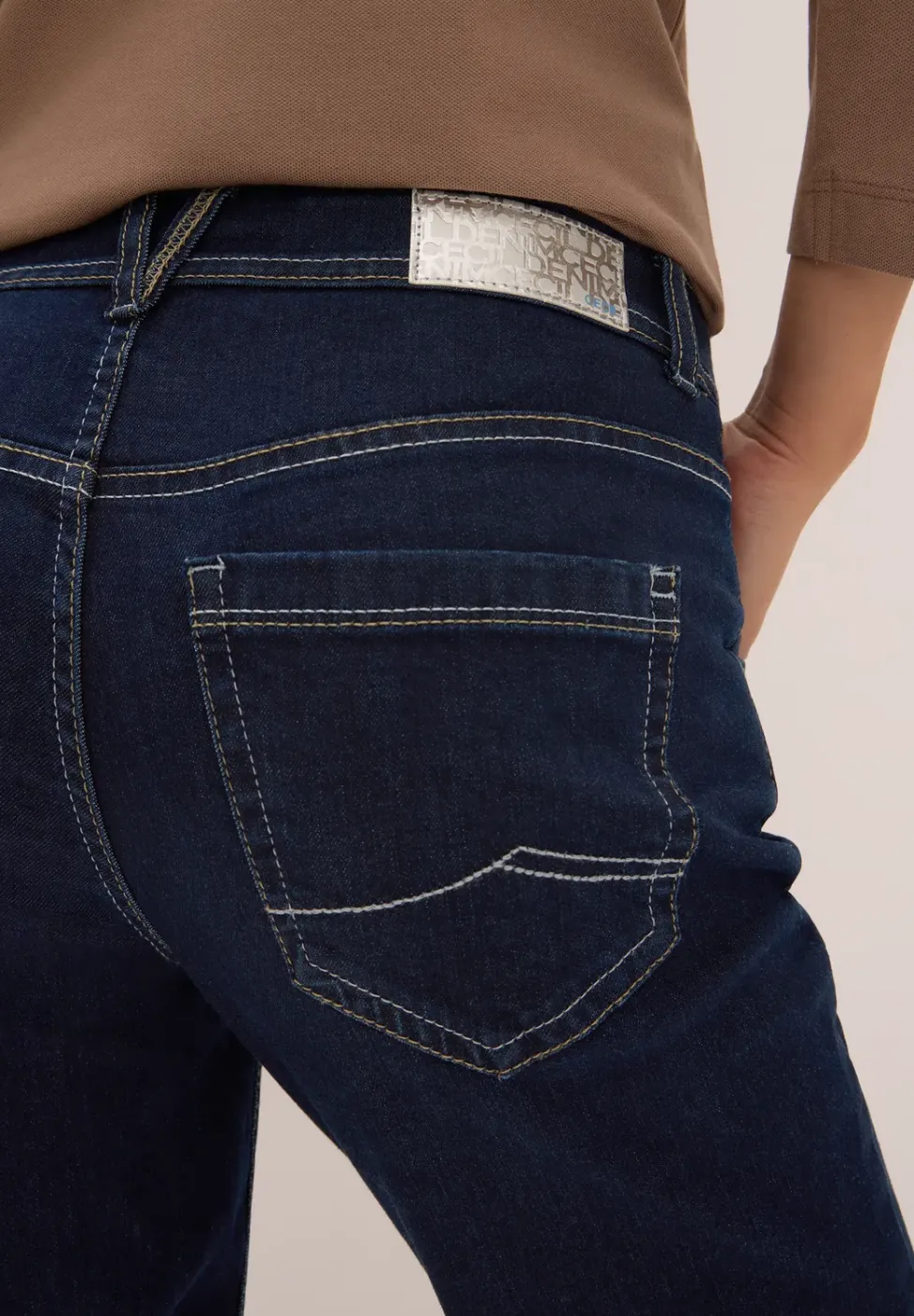 Casual Fit Rinsed Jeans