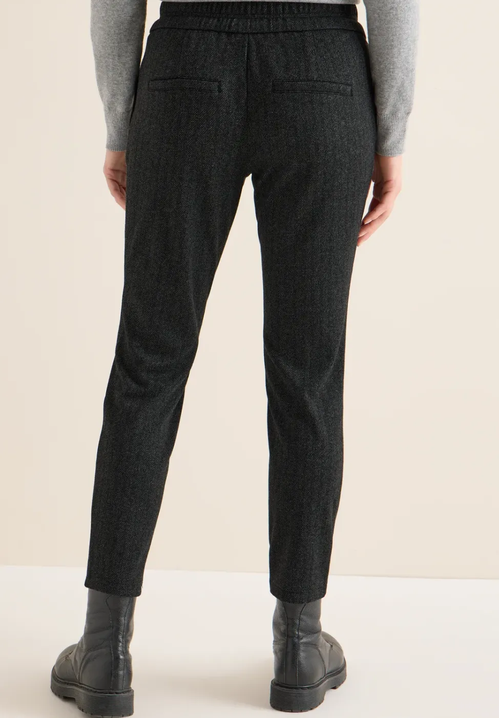 Casual Fit Hose
