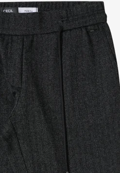 Casual Fit Hose