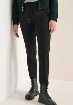 Casual Fit Hose