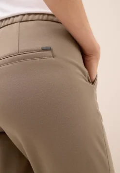 Casual Fit Hose