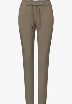 Casual Fit Hose
