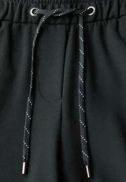 Casual Fit Hose