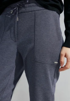 Casual Fit Hose