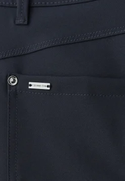 Casual Fit Hose