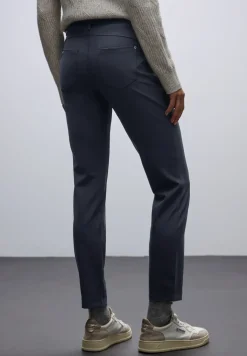 Casual Fit Hose