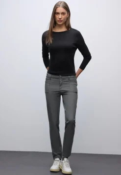 Casual Fit Hose