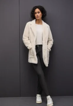 Casual Fit Hose